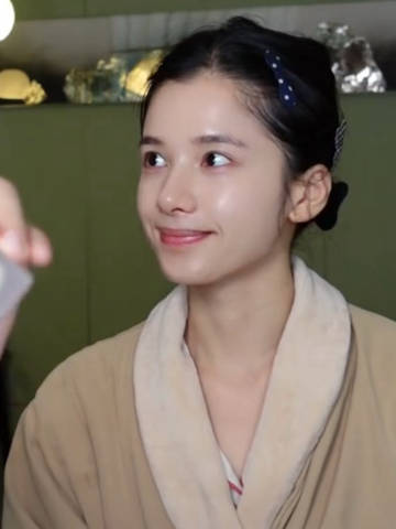 你的意思这是张婧仪素颜原本计划长成张婧仪素颜这样 以前总觉得浓颜必须依靠浓妆衬托