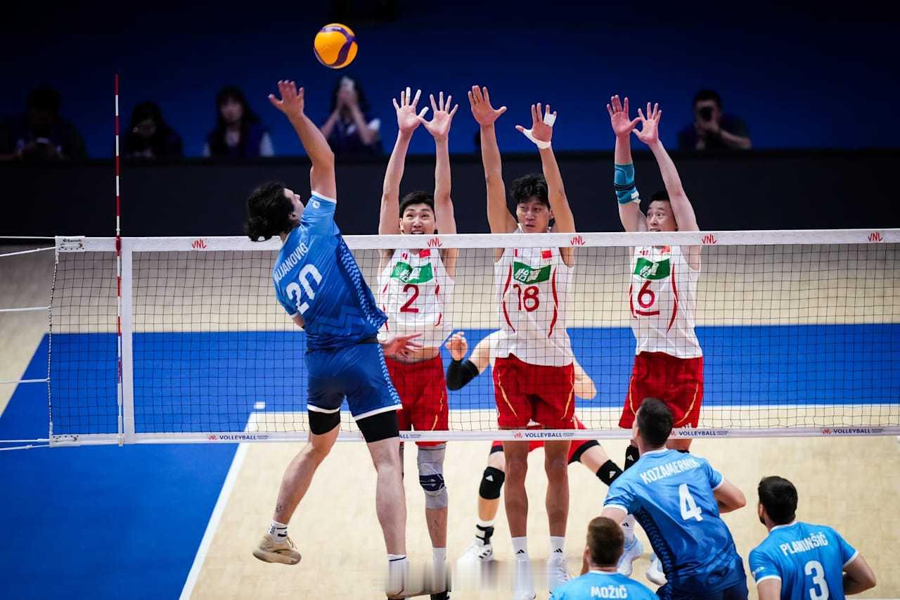 【2026世界男排联赛 临沂站：中国男排2-3斯洛文尼亚男排】北京时间10日傍晚