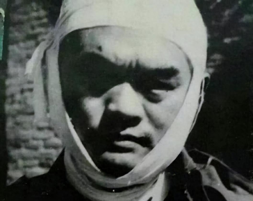 他是蒋介石极为器重的将领，也是红军的劲敌，1948年被俘后毛主席却说：把他送到我