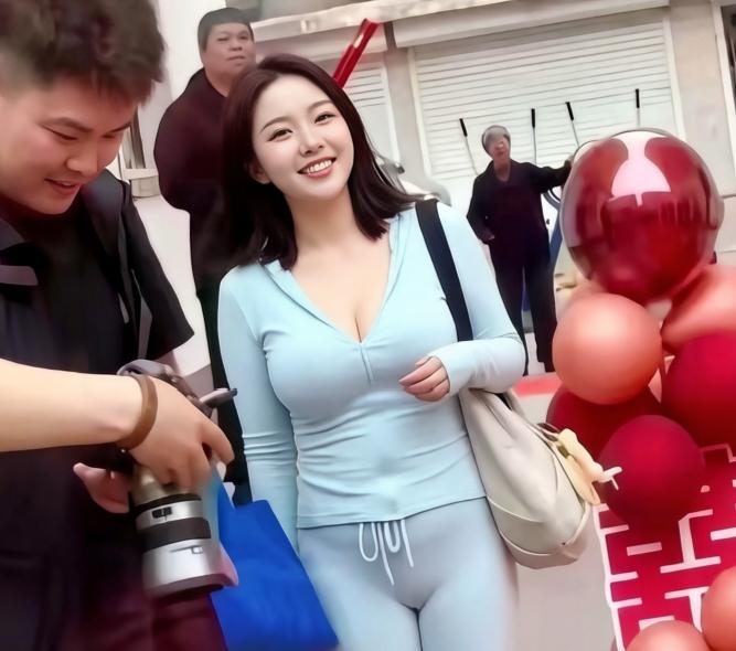 据说流行这种裤子，你们会这样穿出门吗？
