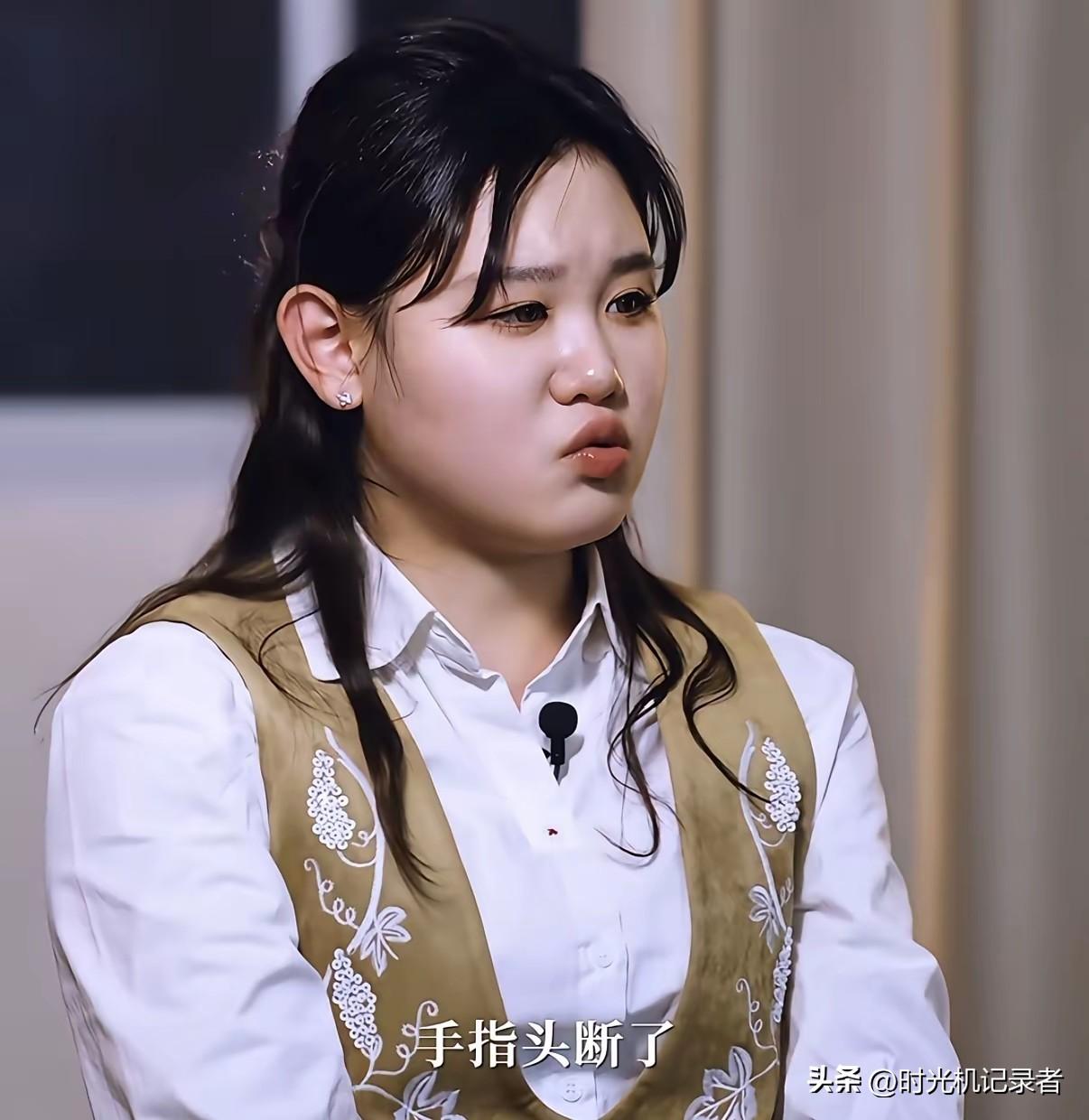 张家齐的妈妈也太失败了，对于女儿的事大事帮不了，小事不会帮，张家齐这么多年是队里