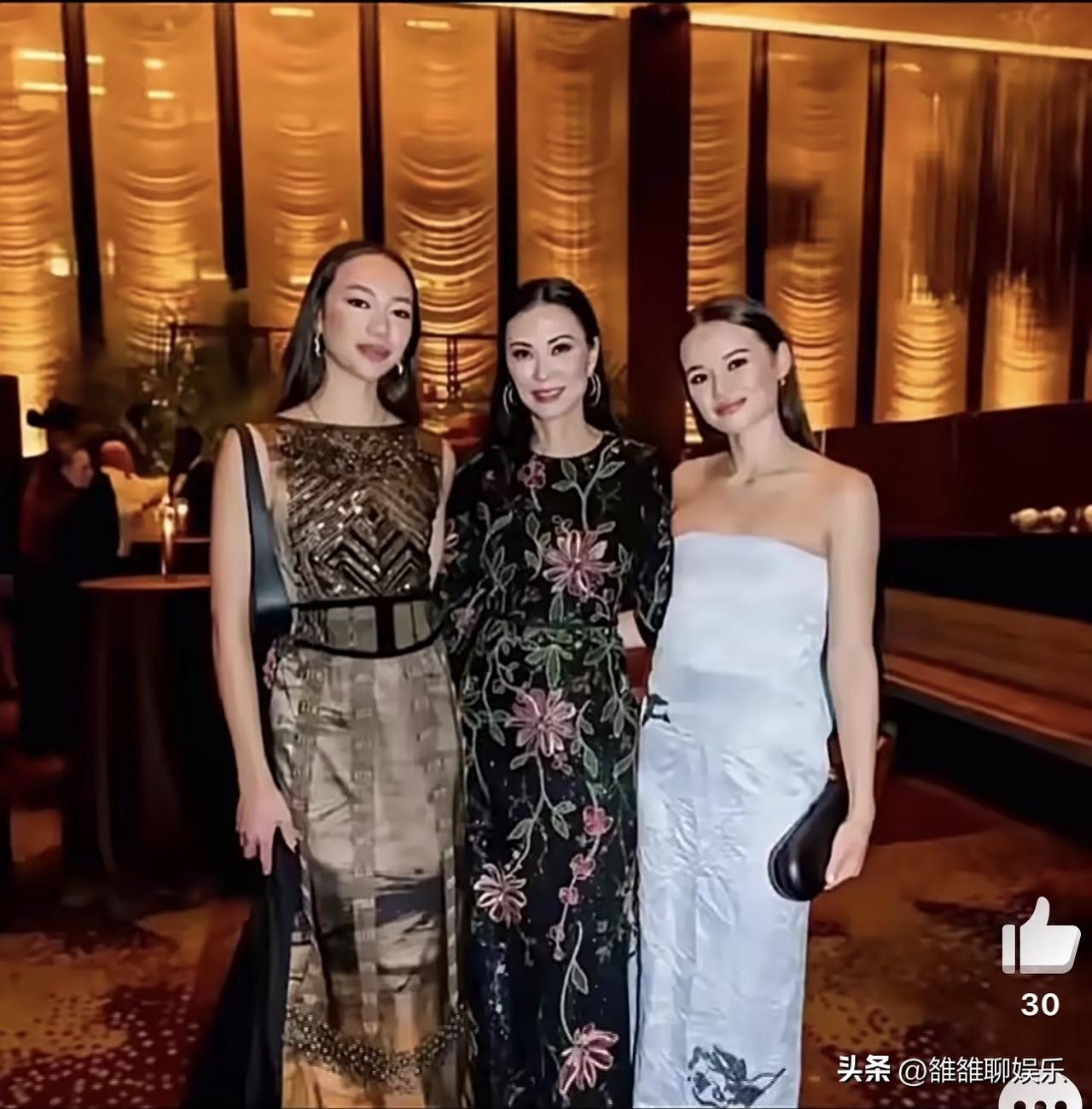 邓文迪，高调上热搜。

近日，有网友晒出，邓文迪在香港参加活动的照片，她一现身，