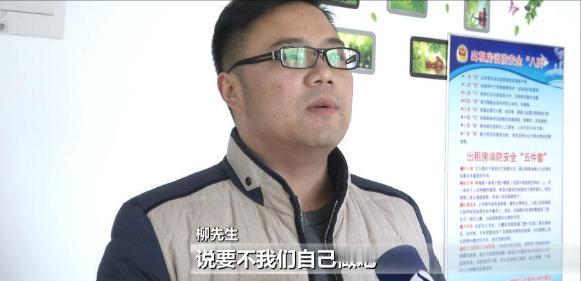 江苏南京，员工为了节约开支，在出租房里，凑钱搭伙做饭吃，十几个人一天只要120多