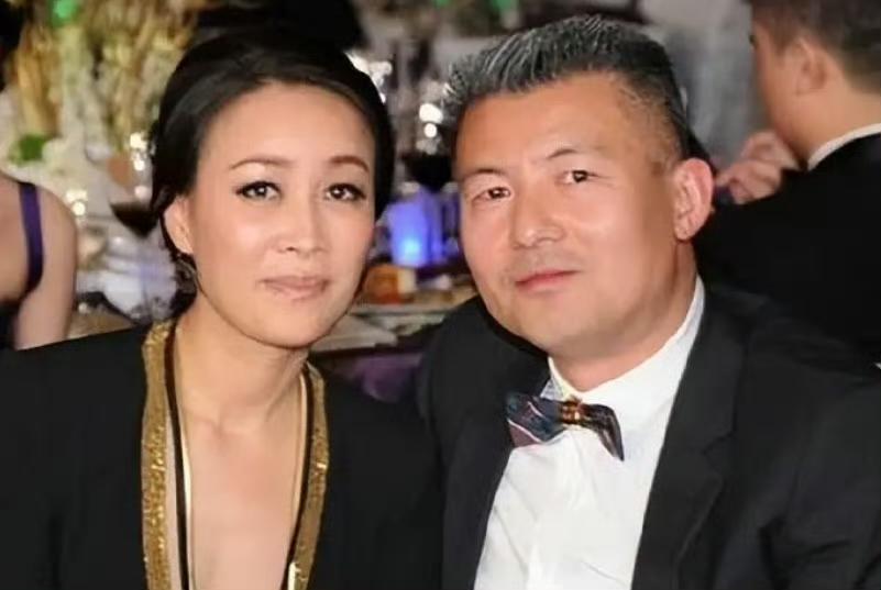 孟桐：那英，今天这事闹得有点大，我先跟你说清楚。视频里我确实表现得有点太亲密了，