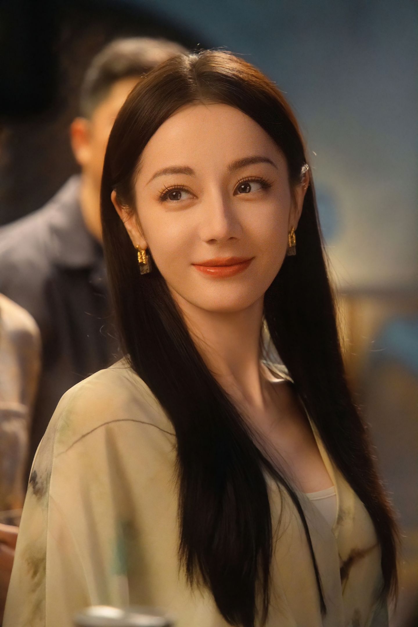 此女简直美得不可方物 迪丽热巴聂九罗 ​​​