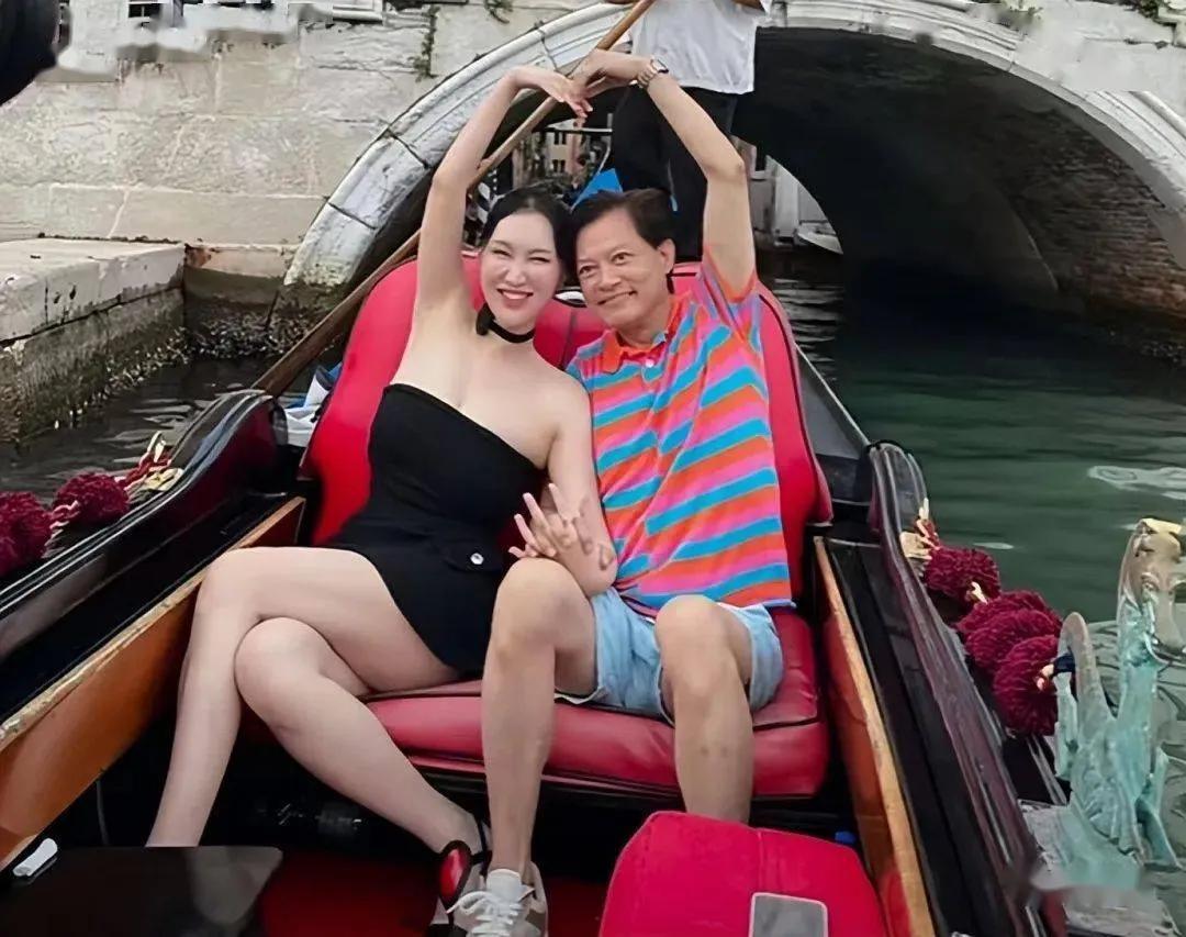 著名歌唱家莫华伦和二婚的太太王冰冰，也是圈中典型的老夫少妻的存在。莫华伦已经65