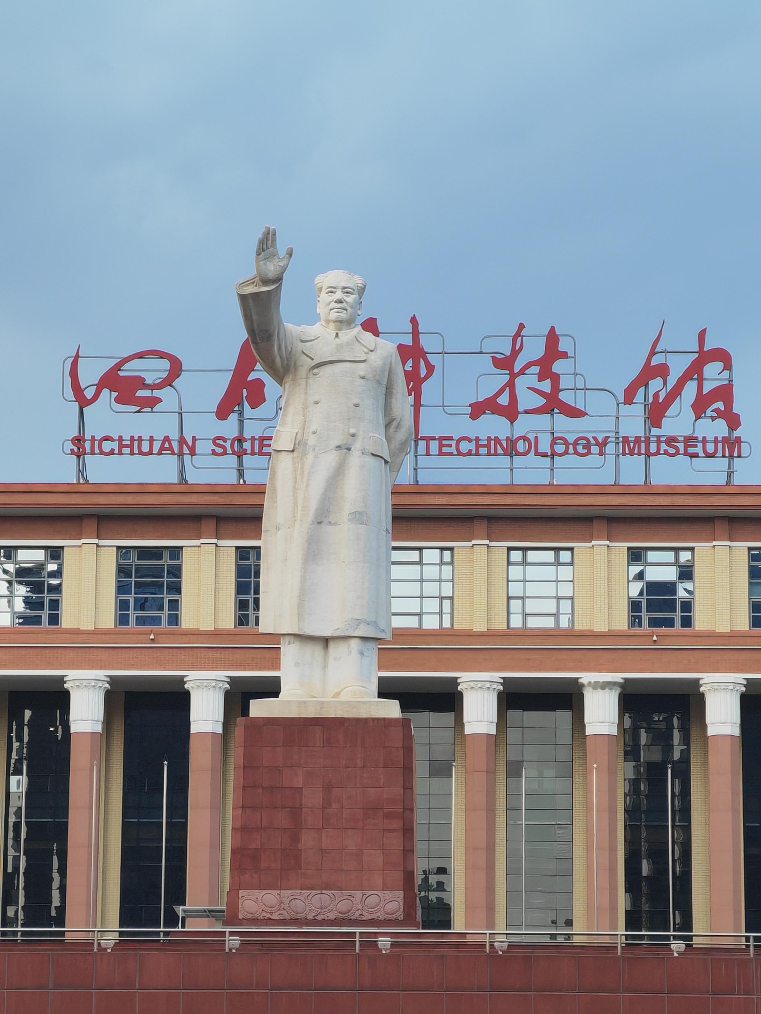 偶遇开心岚图追光s全球代言人杨洋