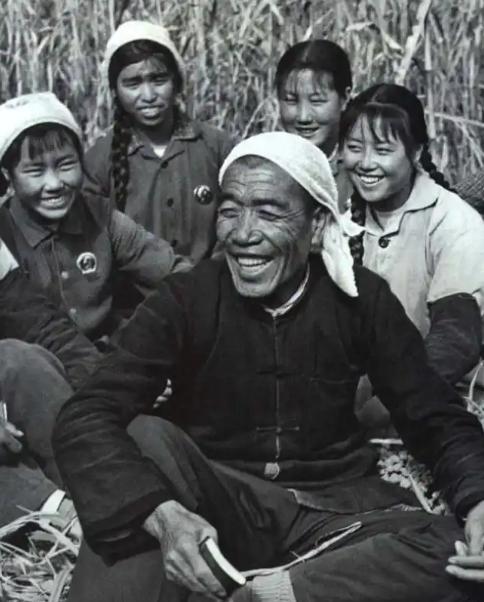 1986年，陈永贵病逝，大寨搭了灵棚，昔阳县领导：不拆，就不去祭奠。在得知此事后