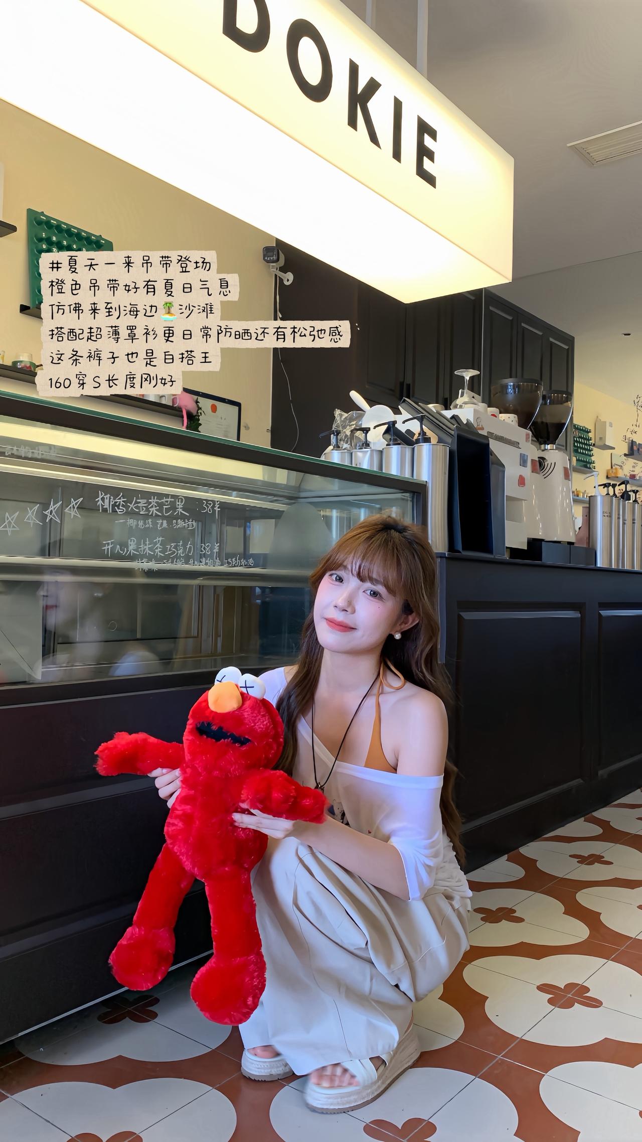 浅浅尝试一下美式复古辣妹穿搭
橙色内搭今年好火
搭配露肩罩衫尊嘟好好看