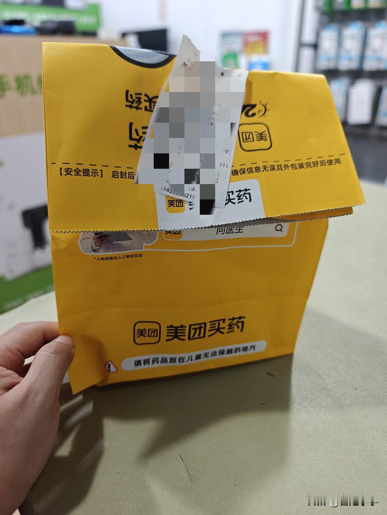 我有时候都觉得，实体店是自己把自己作死了的。老刘这两天感冒了。头昏，流鼻涕，有点