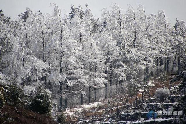 |冰雪硳于坑 翻山越岭行