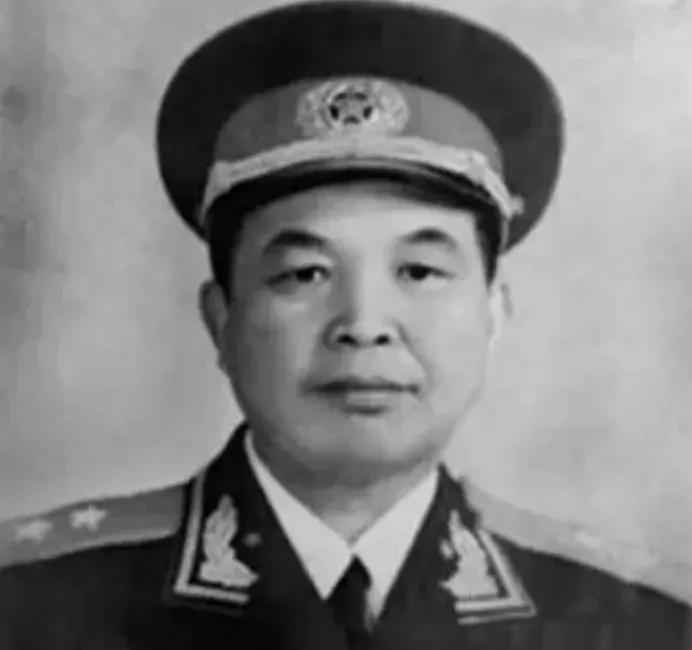 ‍‌1955年，开国中将刘忠回到家乡，可他在回到家以后，竟发现家里没人，他在大街