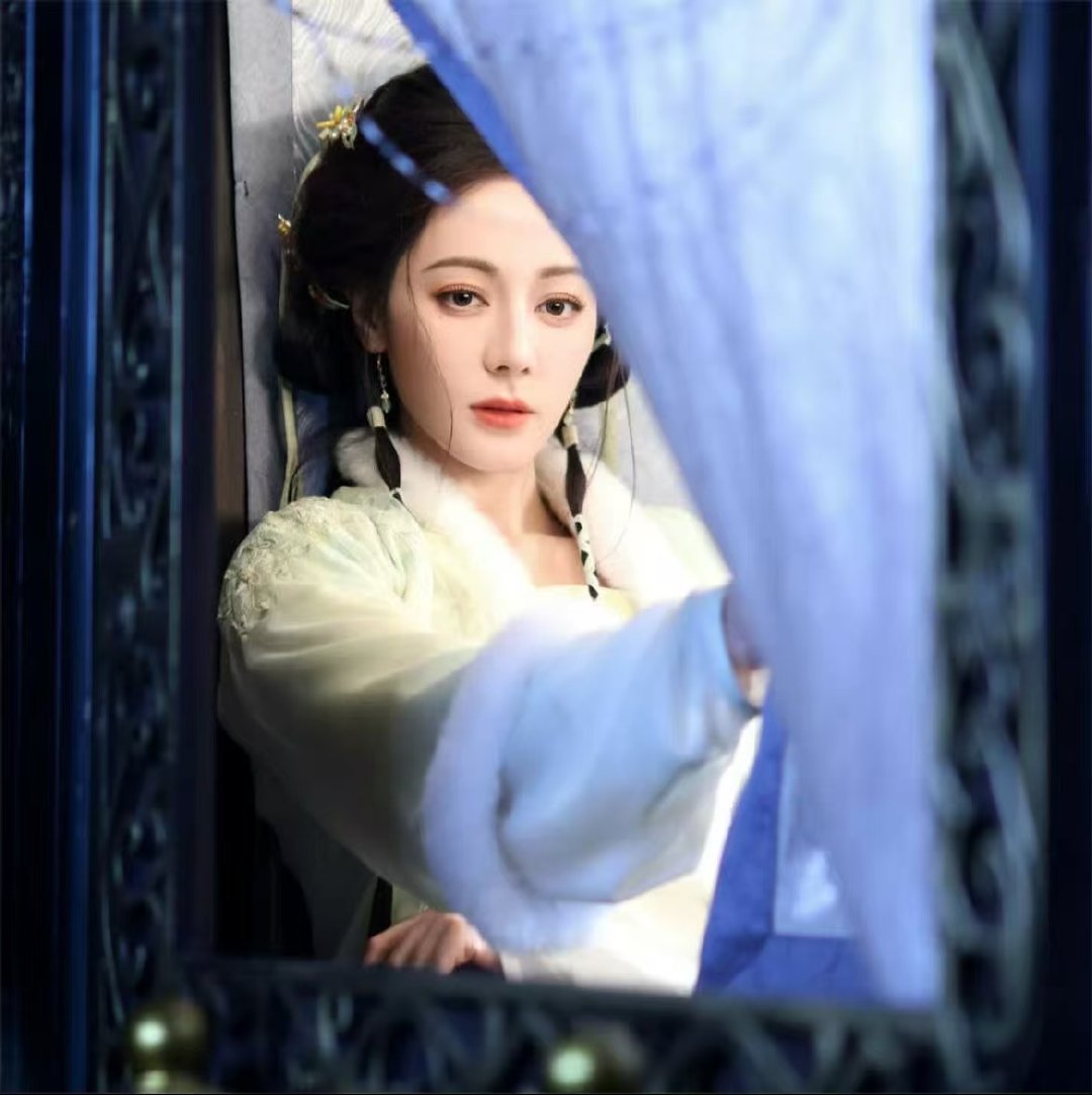 迪丽热巴工作室换贺思慕头像背景 迪丽热巴工作室换白日提灯头像背景 迪丽热巴工作室