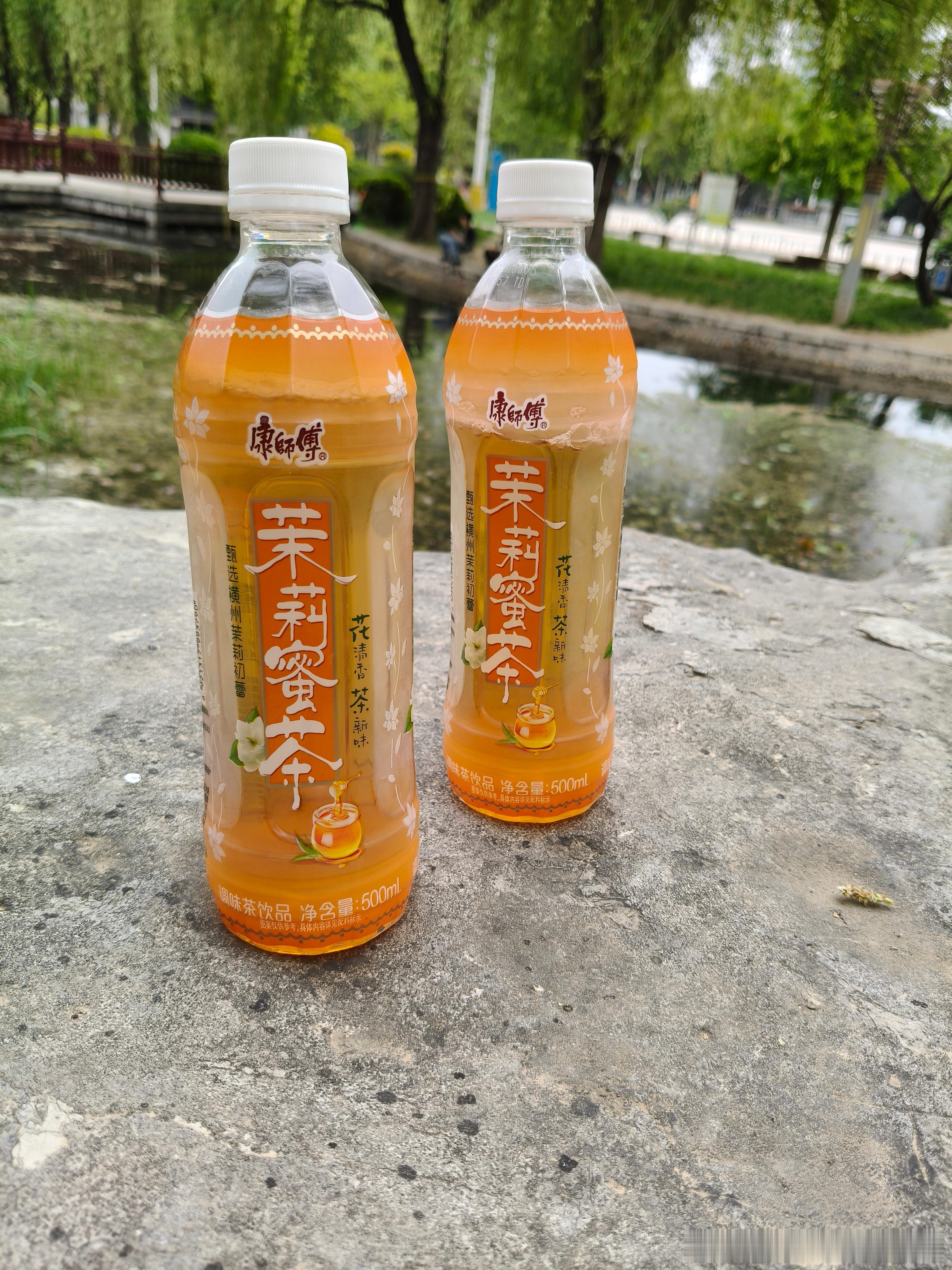 茉莉开清香来康师傅茉莉 茉莉悄然绽放，清风携香而来。康师傅茉莉蜜茶甜润馨香，满溢