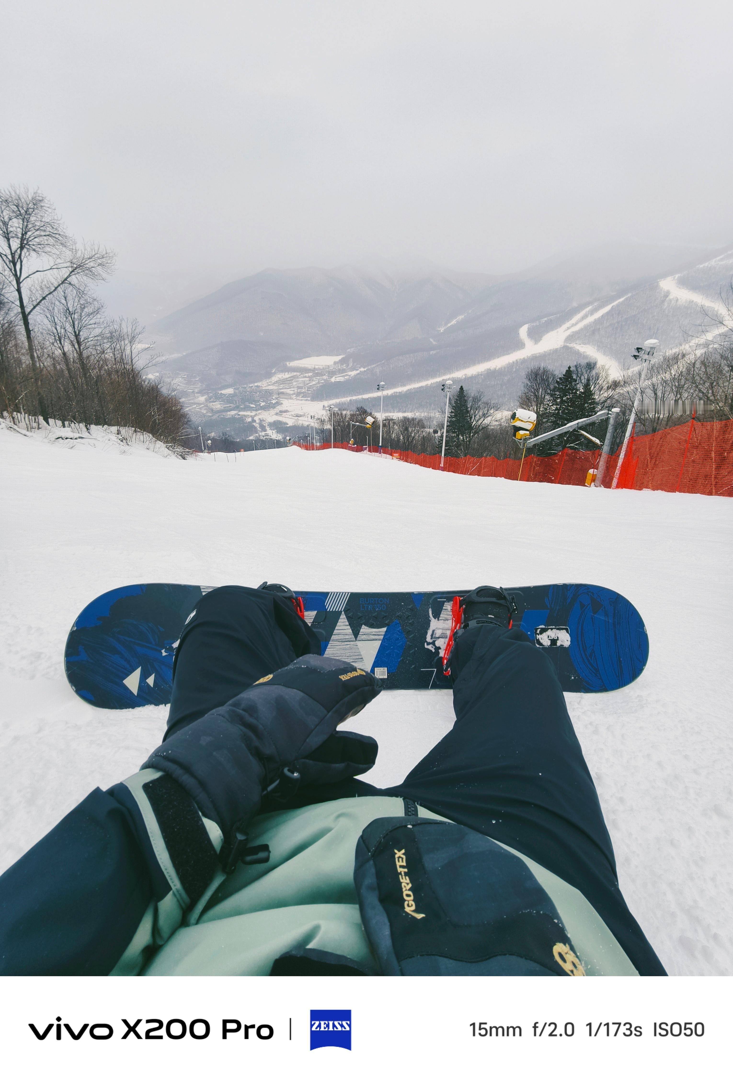 Day1 今日份的滑雪随拍！🏂很久没有滑满整天了。超运动量，大腿酸痛…Shot