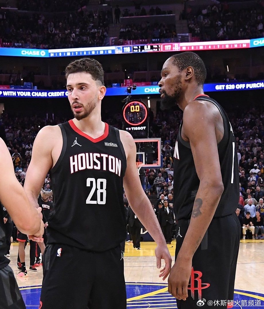 据雅虎体育NBA记者Kelly Iko的报道：火箭愿意听取其他球队针对队内全明星