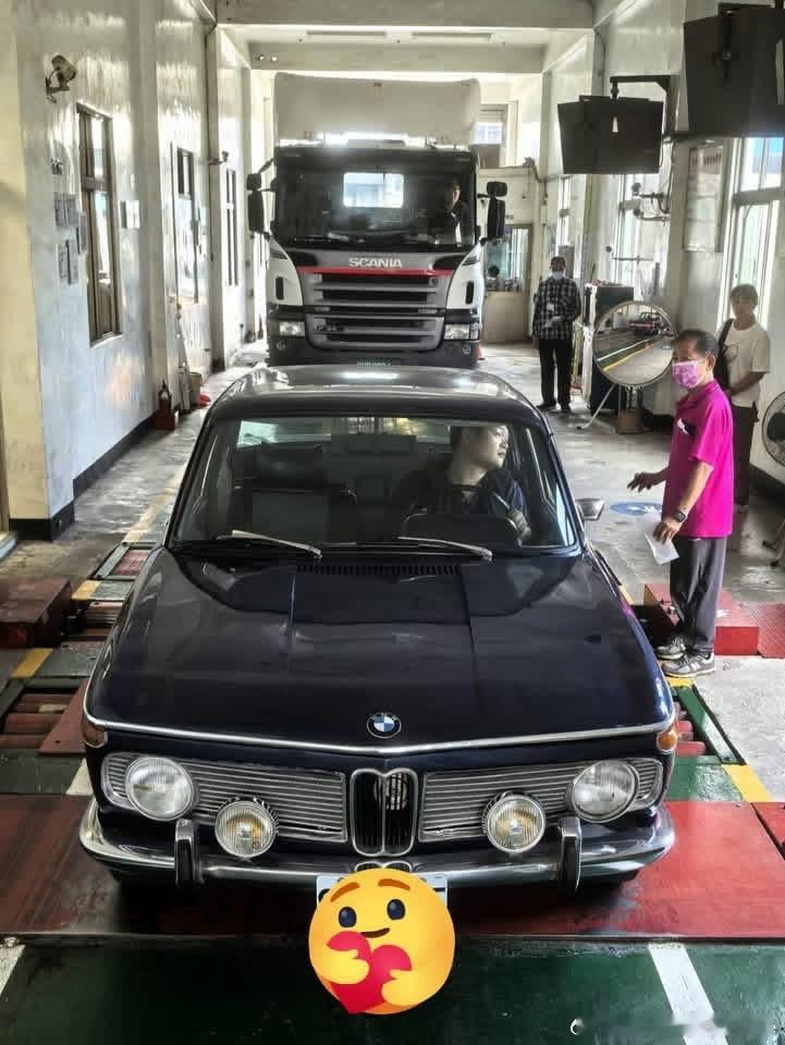 台湾老车🇩🇪1971年BMW 2000驗車中 ​​​