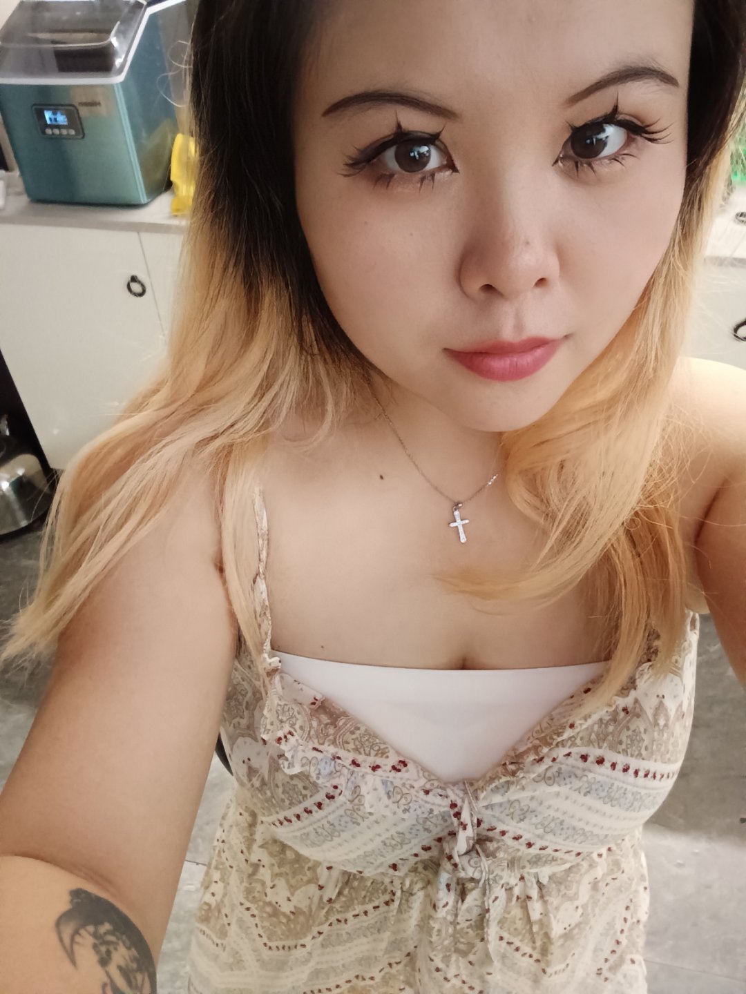 最近几天我肠胃炎，我好悲伤，昨晚半夜我在哭 