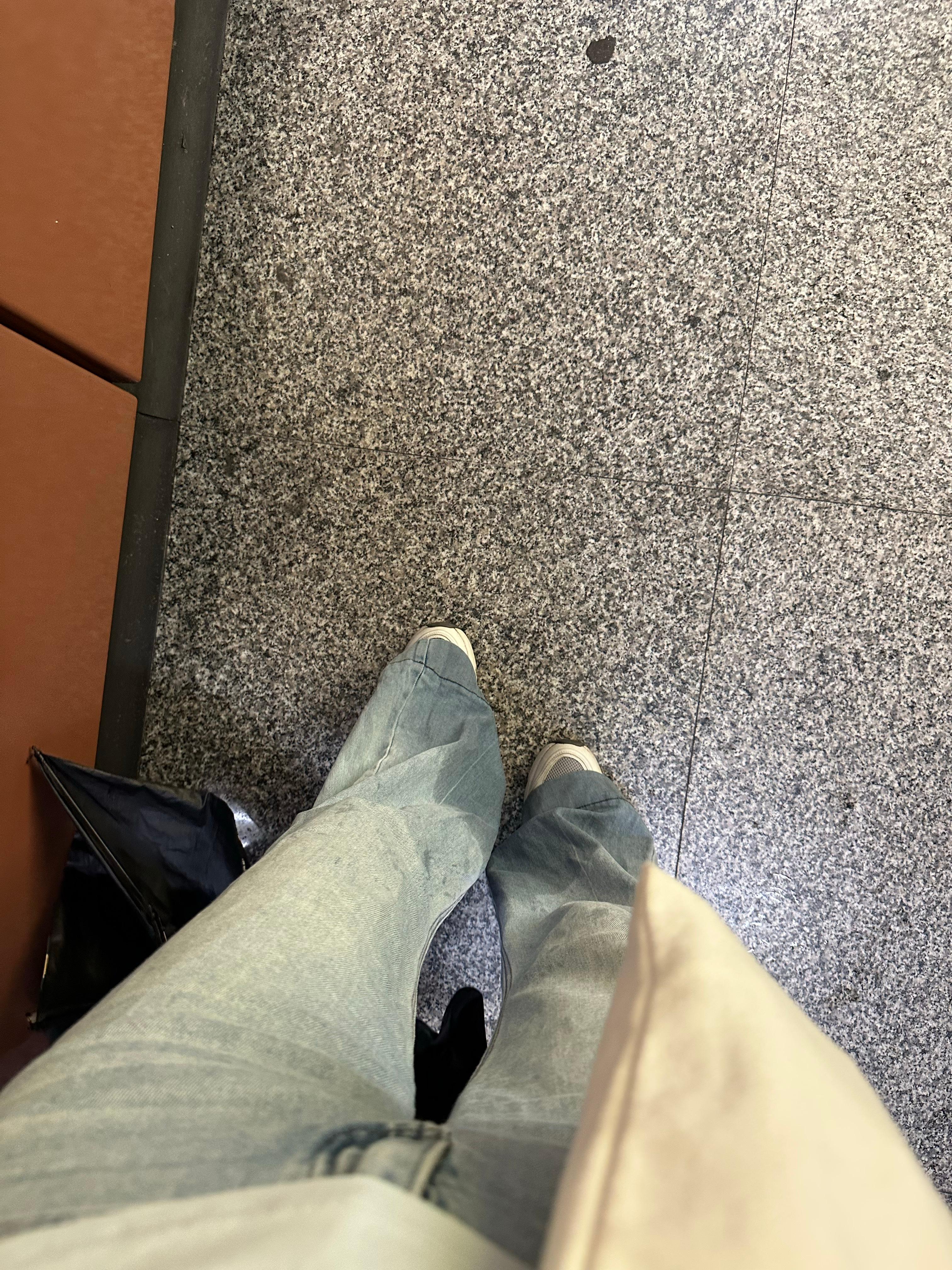 为什么我跑海珠区了还这么多人还有我的裤子怎么又喝水了 广州·江泰路(地铁站)