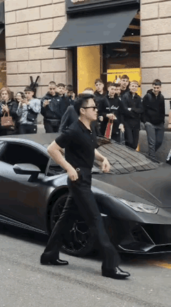 不要说他，要是我的话，
我直接脱衣服出来。