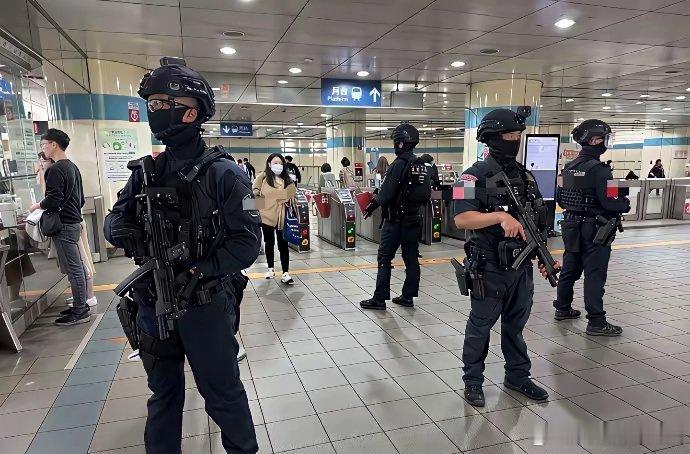 近几天，台湾省的捷运（地铁）状态，现在那些喷地铁安检的人也“静悄悄”的…… 