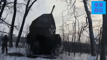 新老型号打红土地。俄国防部公布一段视频，两个地点作战，。首先是哈尔科夫方向近卫第