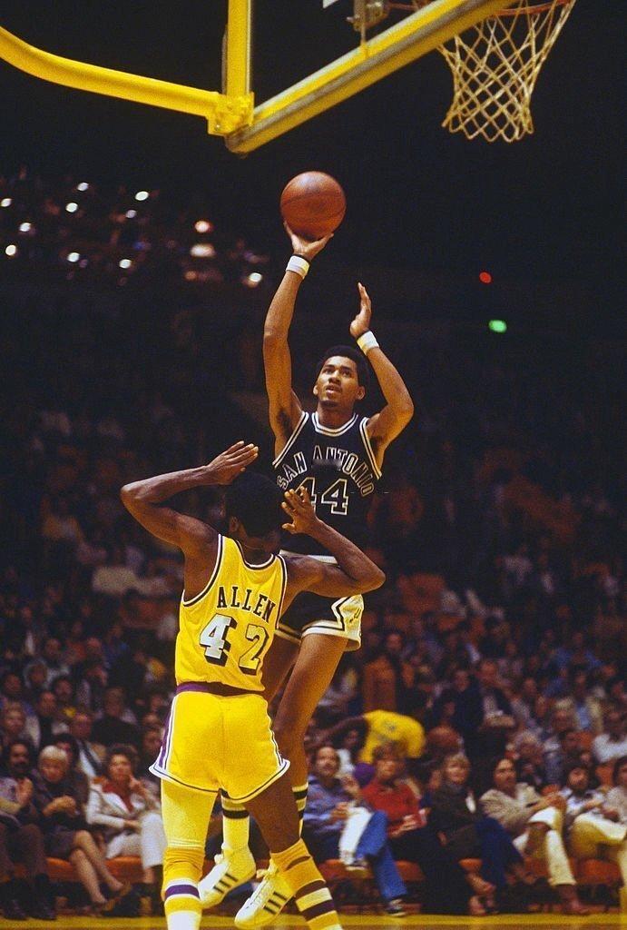 五十年前，马刺、篮网、掘金、步行者四支ABA球队正式加入NBA联盟！Images