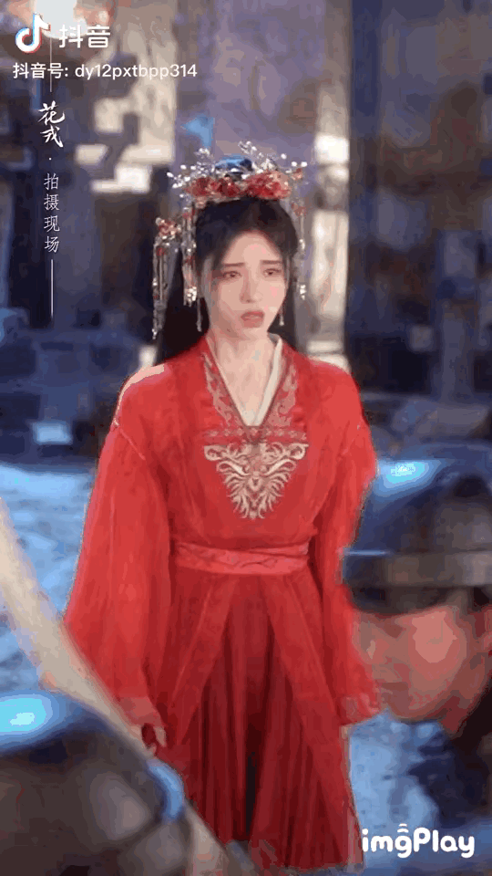 鞠婧祎演妲己会是怎样？
她的古装扮相也是可以的[呲牙]


