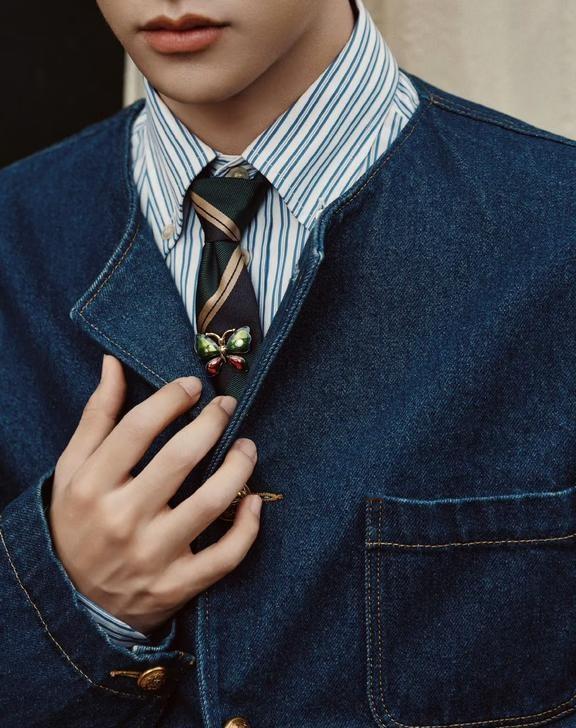 此条只对真爱粉开放😍😍
黄子弘凡 穿Valentino 也太帅啦[惊喜][惊
