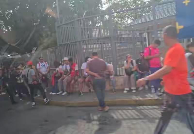 委内瑞拉华人：超市加油站人很多 最近委内瑞拉局势紧张，美军军事打击让当地情况变得