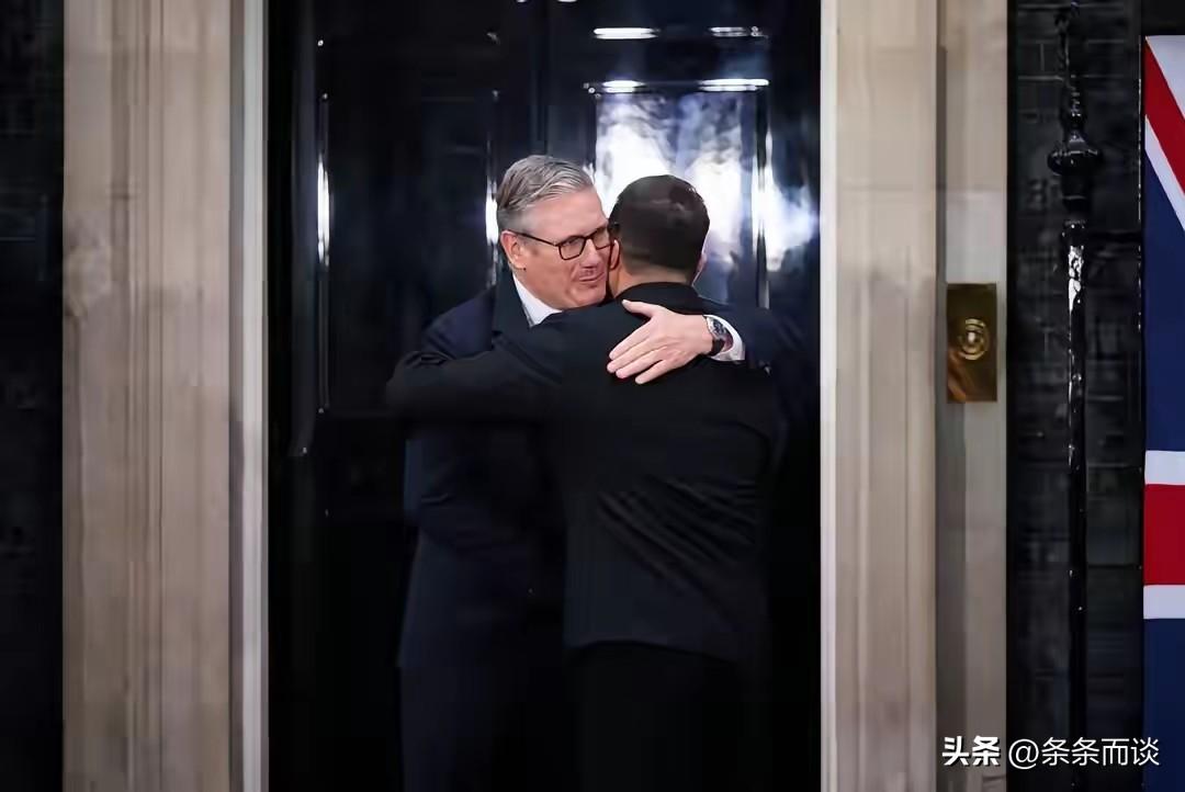 "您永远是乌克兰的座上宾"，泽连斯基深情致谢斯塔默

6月22日，唐宁街10号门