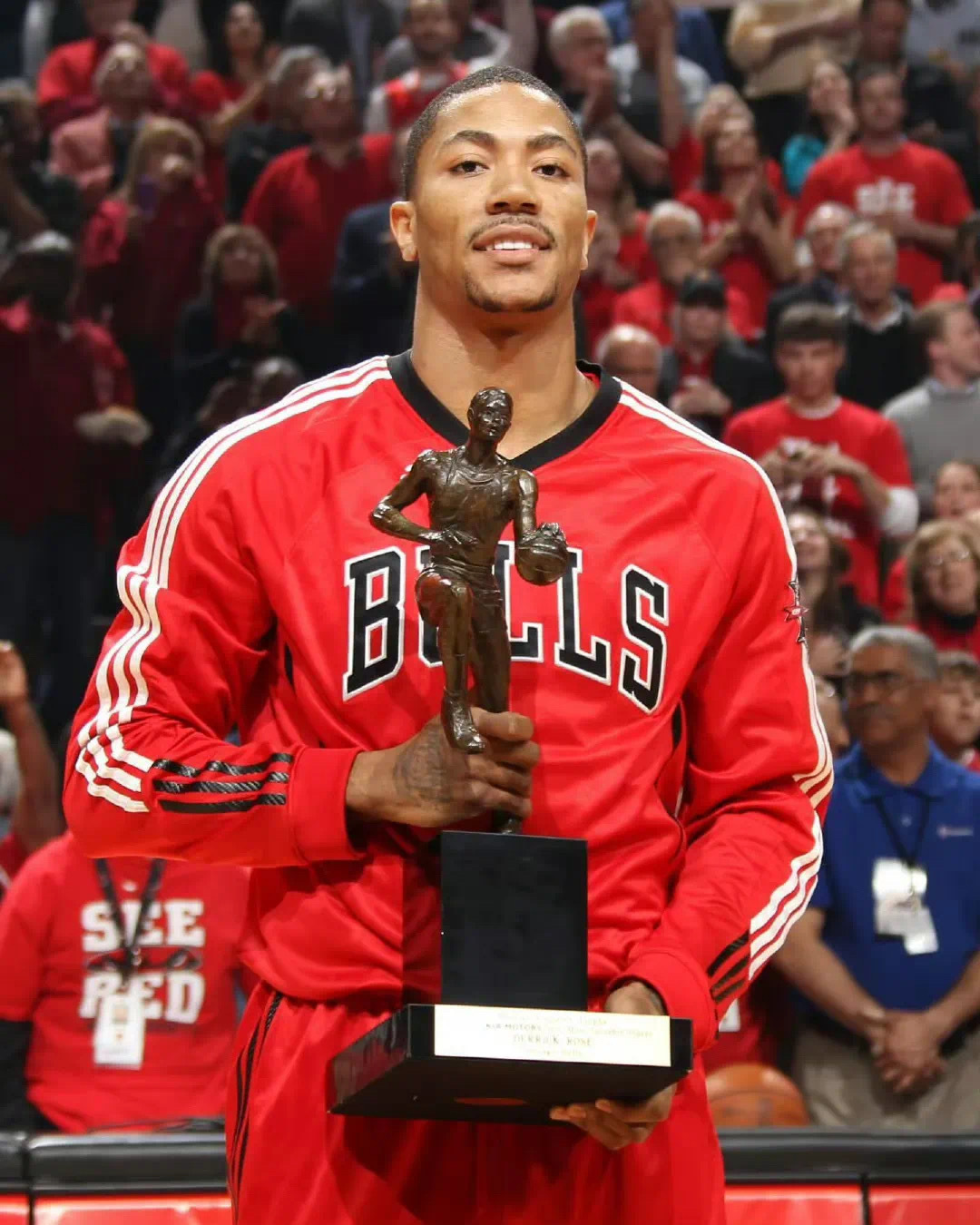 14年前的今天，罗斯当选常规赛MVP！22岁的他成为历史上最年轻的MVP！威少给