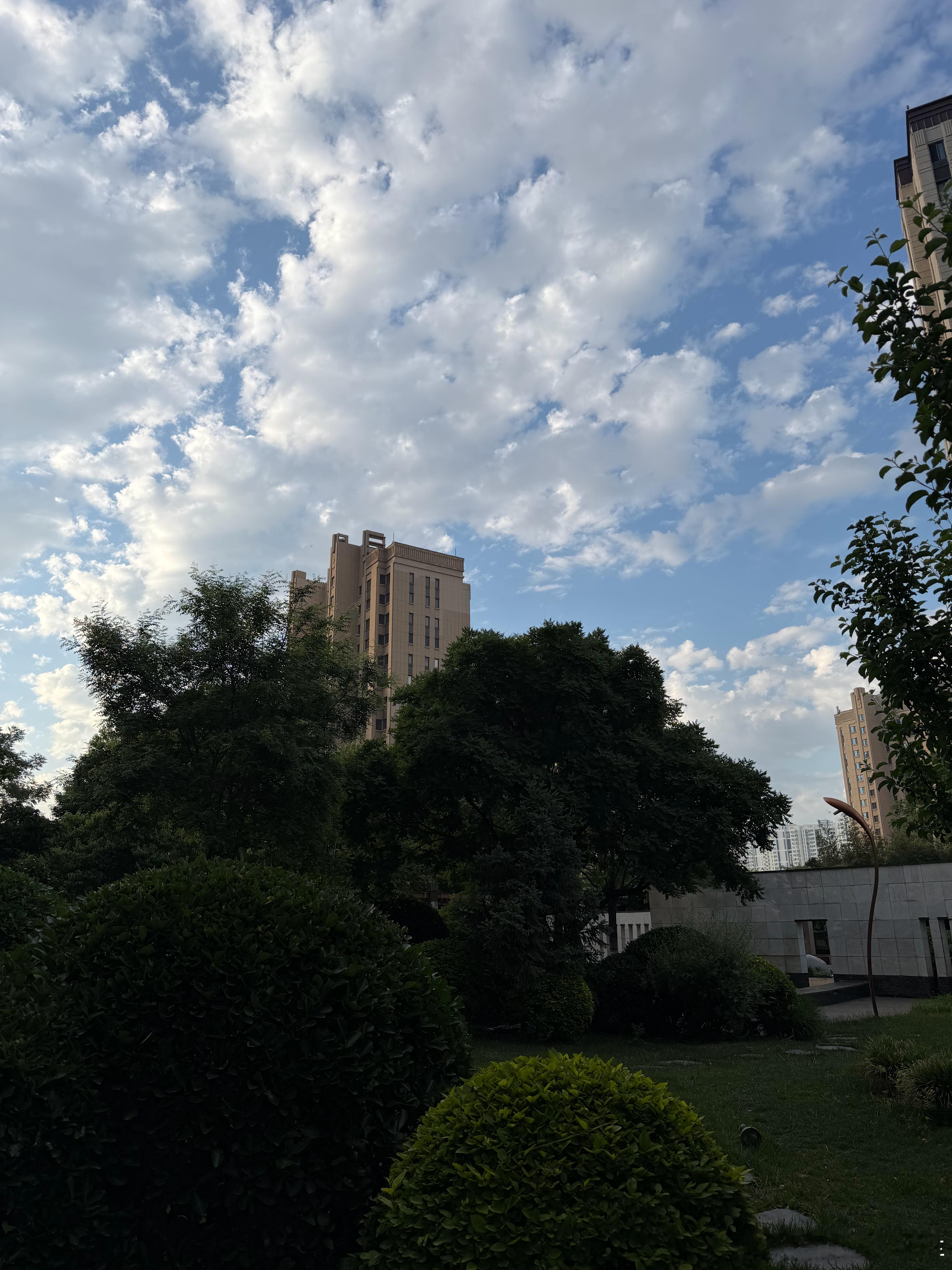 早上好鸭今天要飞一整天飞到祖国最西边解锁一个我还未曾去过的城市但是这个城市对于我