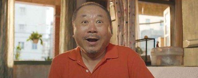 1988年，范伟和一个小护士去相亲，女方一言不发，筷子一下也没动，范伟一看又黄了