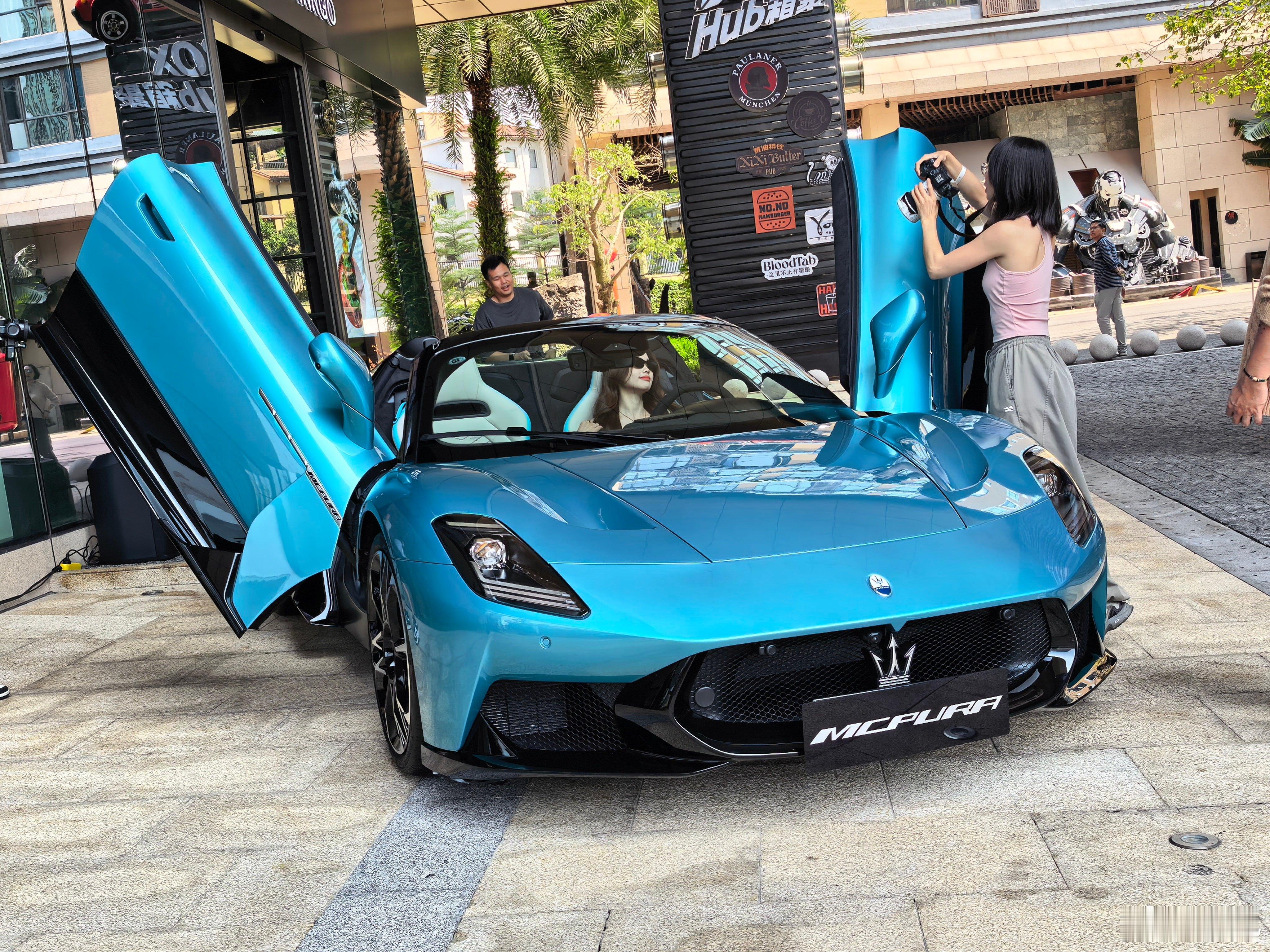 动力参数、多少秒破百这些就不报了吧？玛莎拉蒂最重要是“够浪”，声浪的浪，这是电车