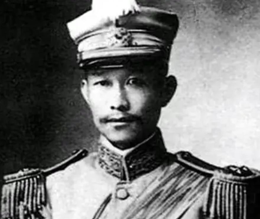1954年，小凤仙病逝。去世前，她手里紧紧攥着蔡锷的照片。谁知，蔡锷后人提到小凤
