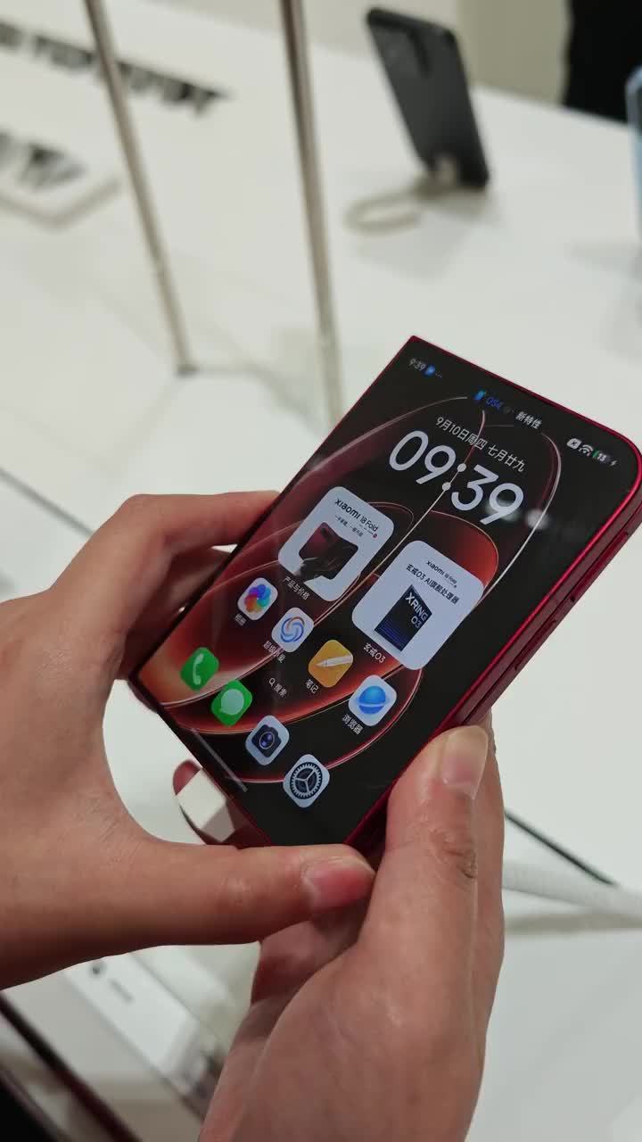 苹果 小米  小米折叠屏顶配就是iPhone Duo起步价49999，想尝鲜折叠