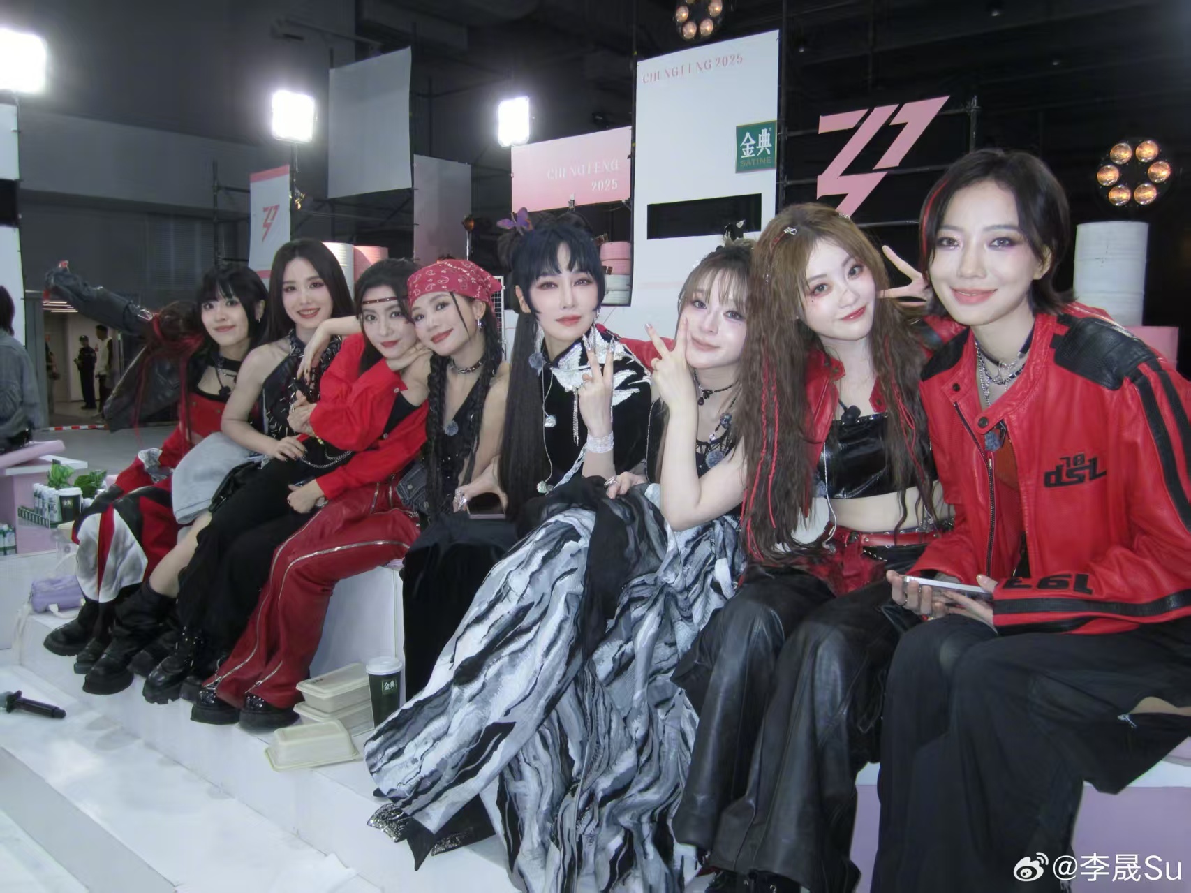 李晟浪姐18宫格 屏幕外的我可真的实在是太爱李晟的这18宫格的照片了，隔着屏幕都