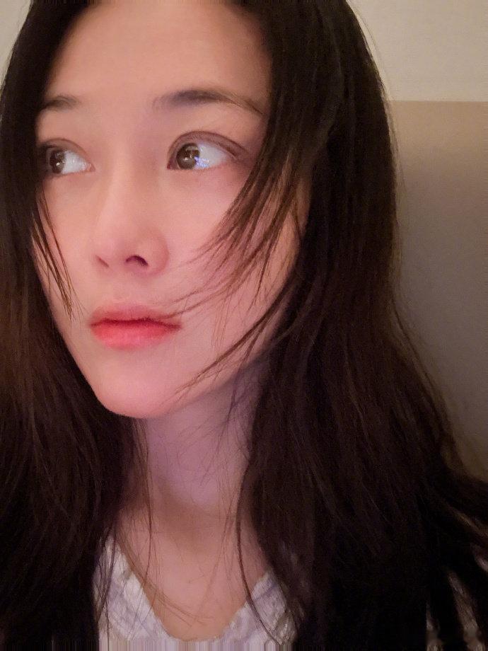 #张馨予去西藏高反了# 张馨予进藏高反头疼流鼻血拉肚子，晒无辜可怜神情.. 不过