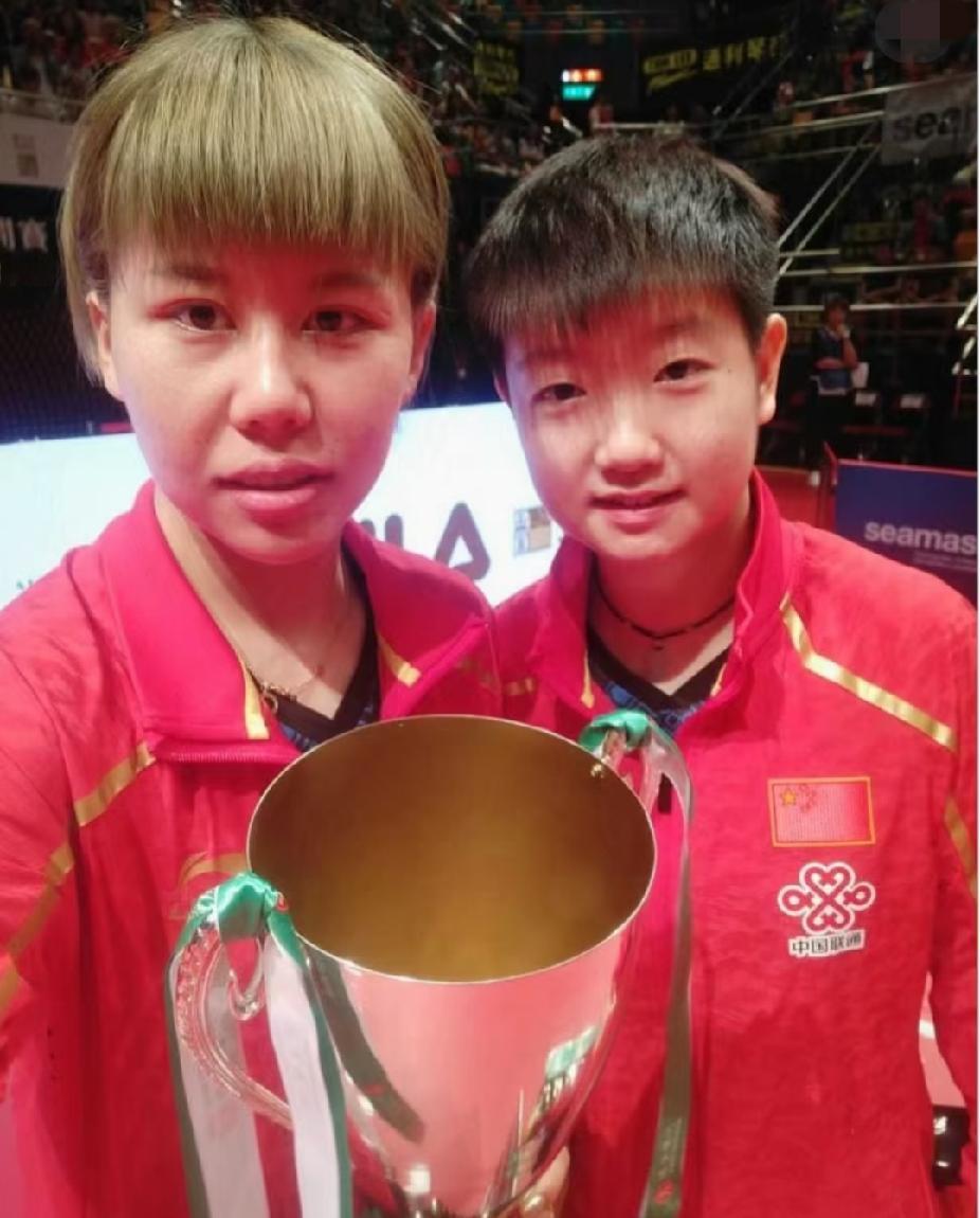 翻出一张2018年香港公开赛的老照片，一下子就被拉回旧时光✨
 
那时候的孙颖莎