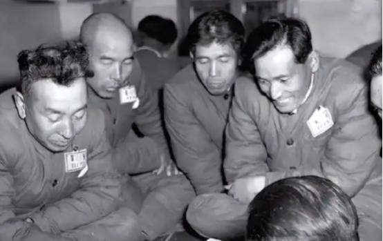 1975年，已经82岁高龄的毛主席突然说功德林里的国民党战犯，都放了算了，这些人