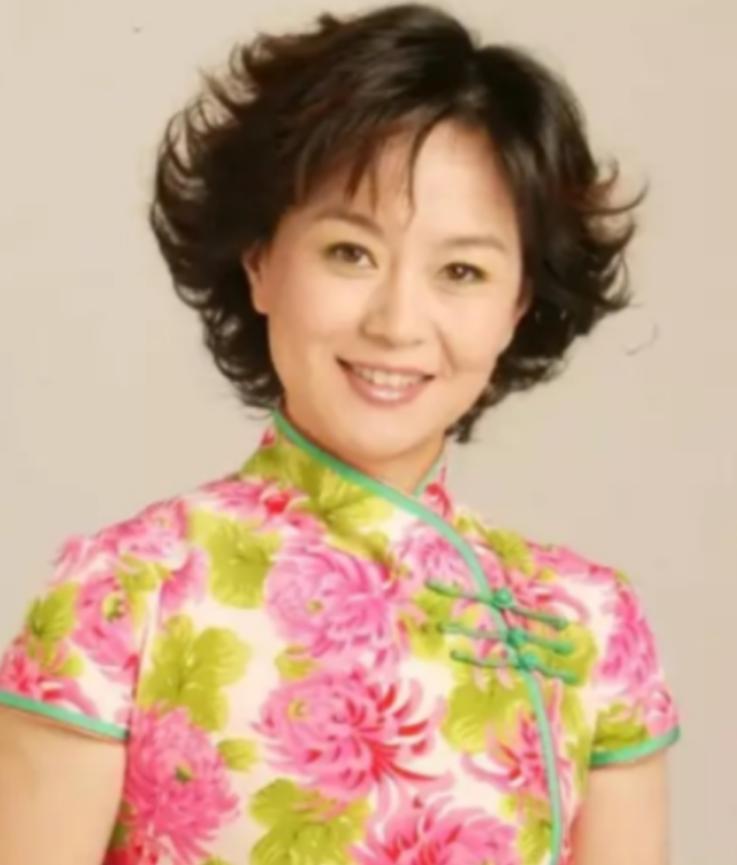 1999年，鞠萍向丈夫提出了离婚，丈夫却提出孩子和钱只能带走一样。鞠萍一听就知道