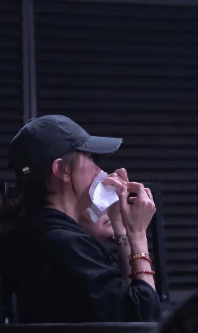 袁咏仪真的是嘴硬心软的代表，曾经对外说张智霖，郭富城，沈嘉伟以及律师朋友是四条废