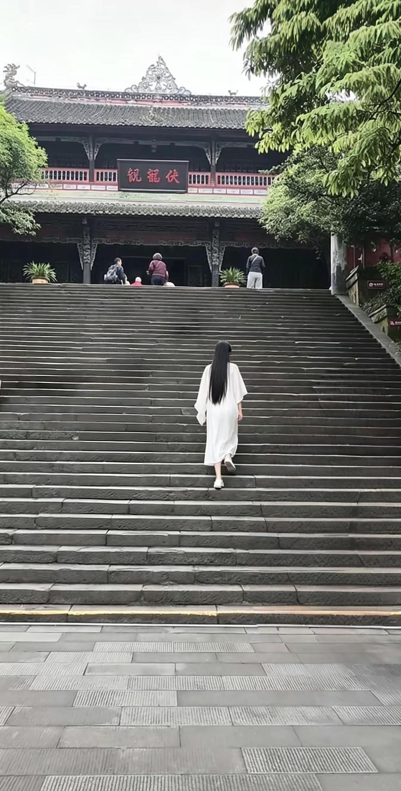  任何事都不是一蹴而就，需要脚踏实地一步步的积累， 世间很多结果，看上去是忽然到