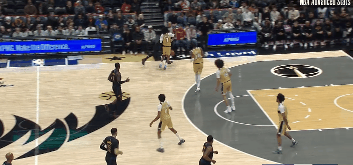 卢卡今天18分4秒达成湖人队史最快三双。妙在艾顿今天赛季次高的28分，12球里6