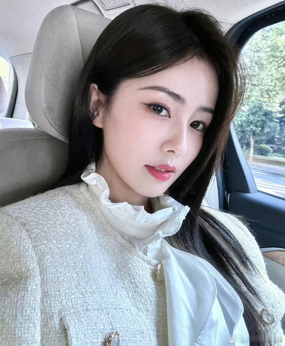 [好爱哦]印比女和财官女有很大不同——白鹿金水旺的身强印比女，关晓彤火土厚重的身