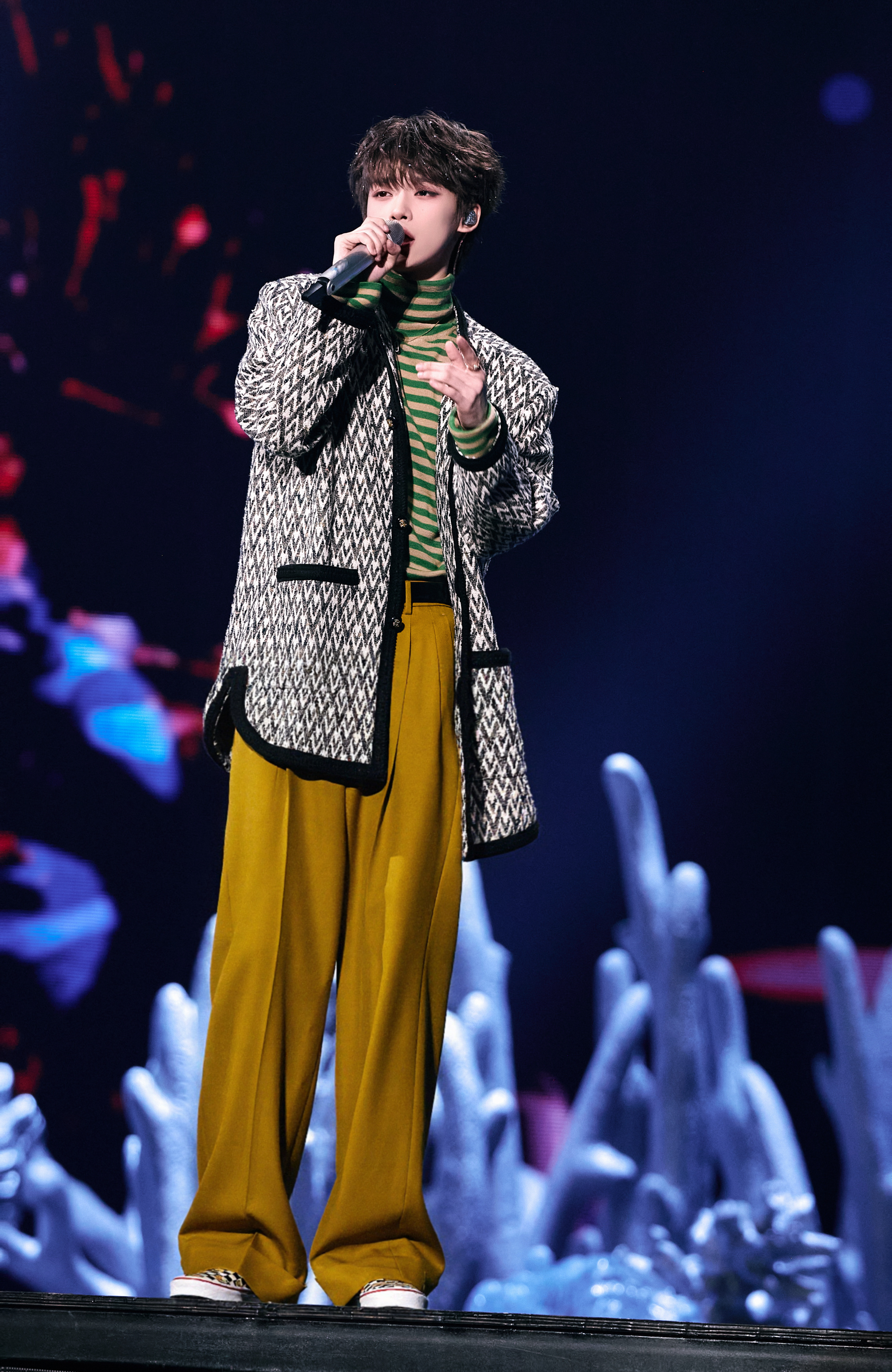 梓渝一季度歌手演出榜第九梓渝凭借7场演出登上2026年一季度歌手演出榜第九名！作