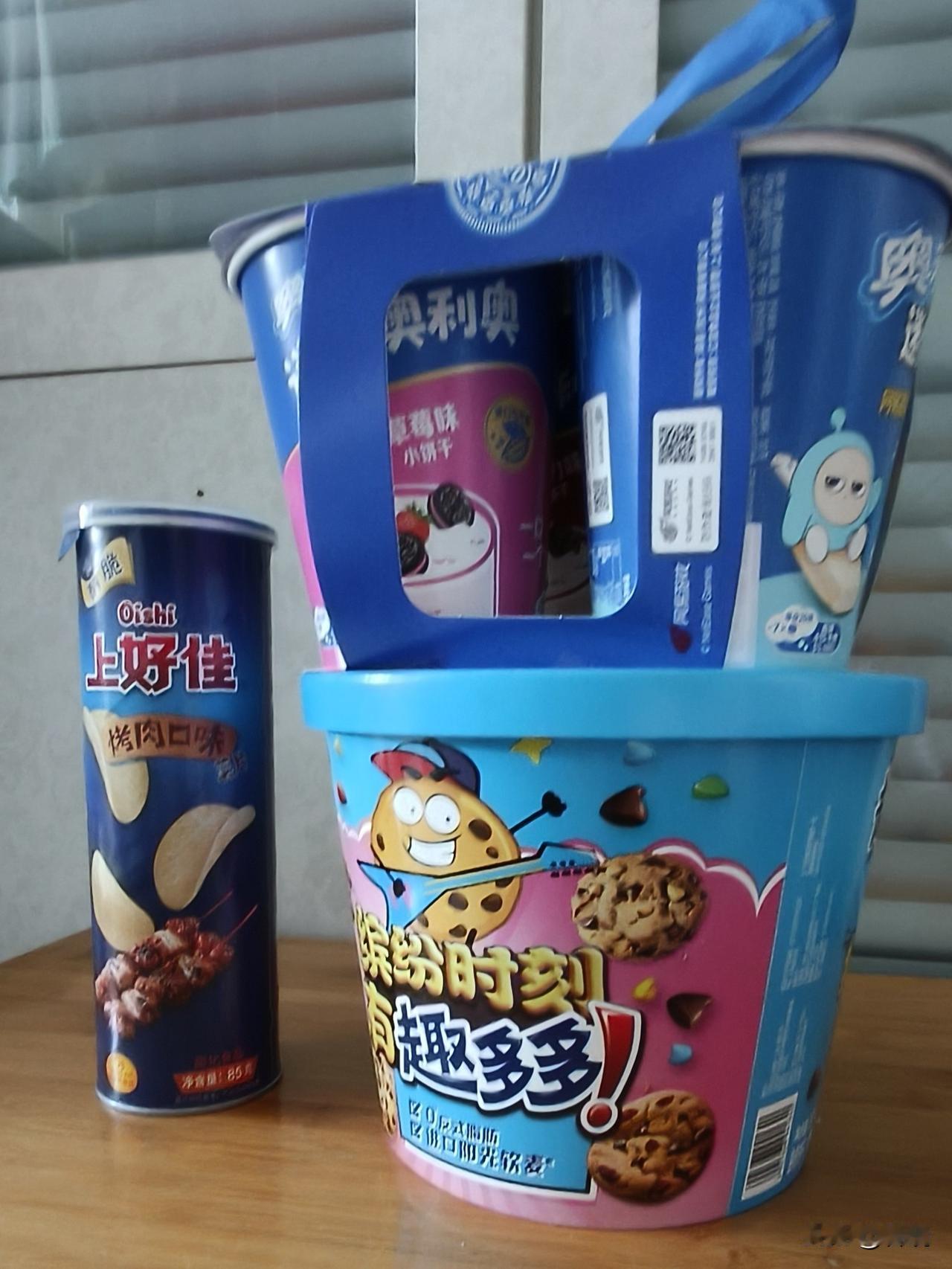 今天是六一儿童节。
上午去物美超市购物，发现零食大礼包正在搞特价促销，价格相当诱