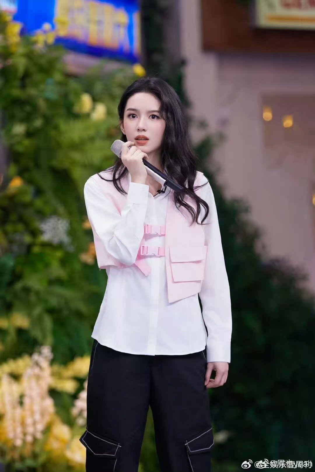 周也 网速慢不了一点你好星期六娱乐圈 5G 选手再添一人，周也网上冲浪速度超快，