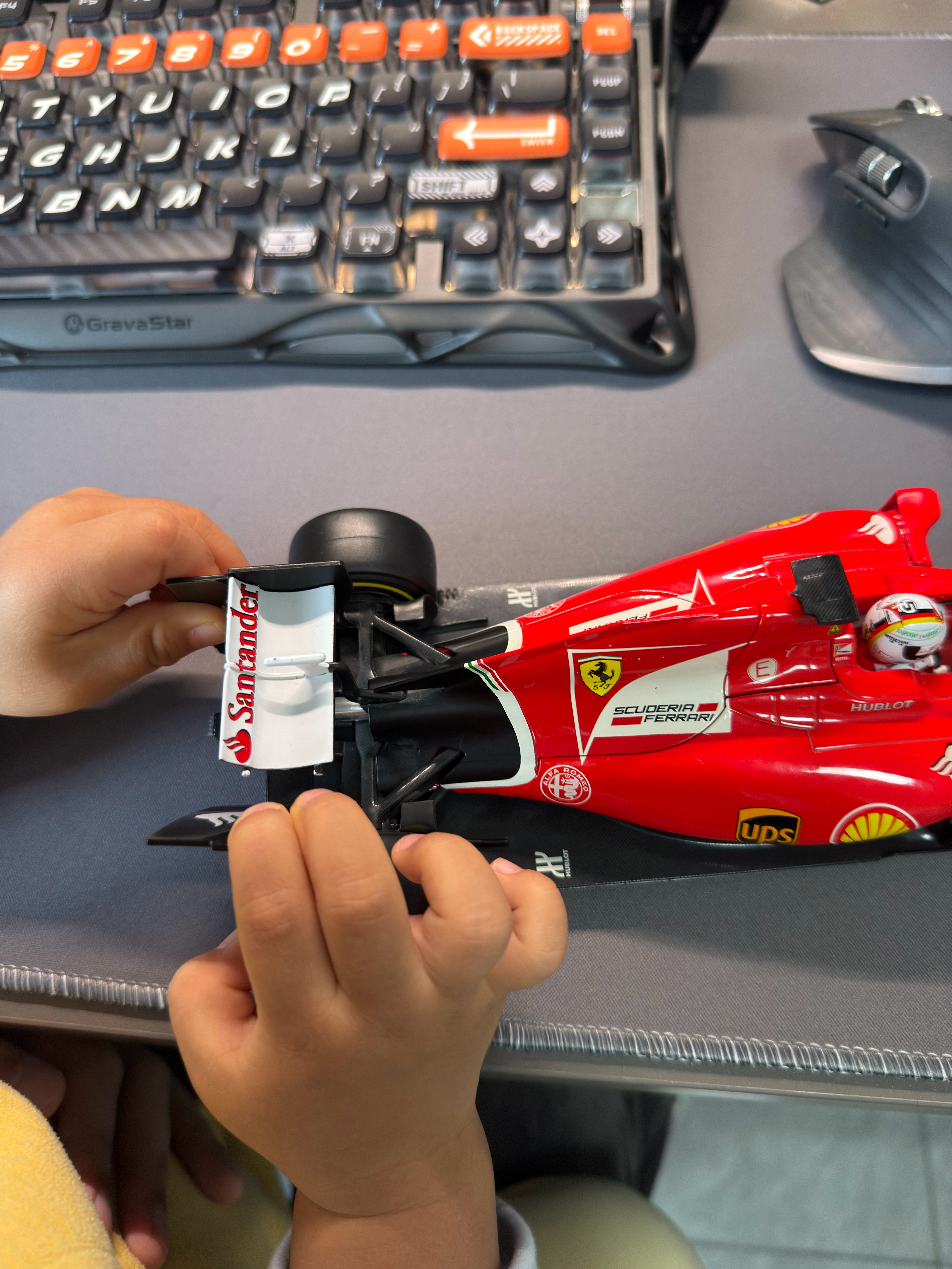 小朋友学会了打开DRS！🫨F1